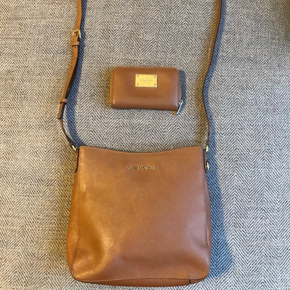 {Michael Kors} handbag and matching wallet - Picture 8 of 8